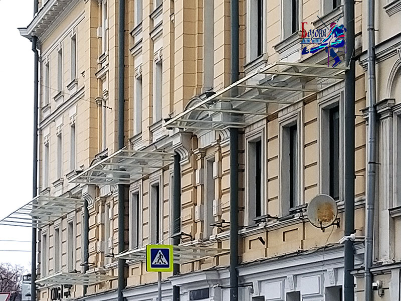 Защитно-улавливающие решетки на старом здании