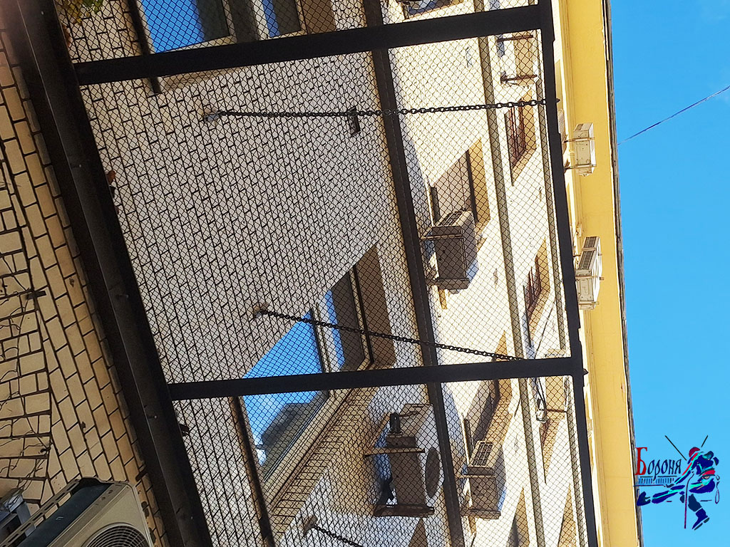 Защитно-улавливающие решетки с отбортовкой Защитно-улавливающие решетки на цепях