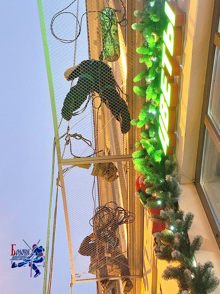 Защита от падения штукатурки и ледовых образований